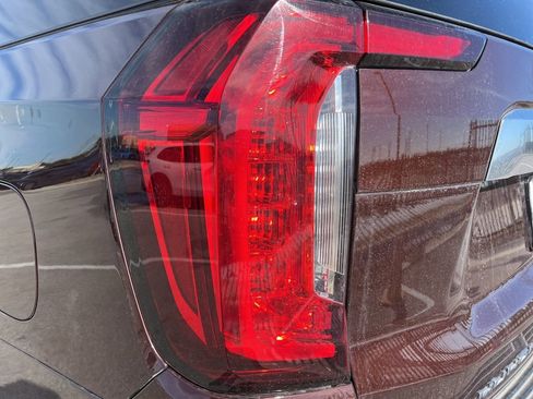 Used 2022 GMC Yukon XL Denali image 7