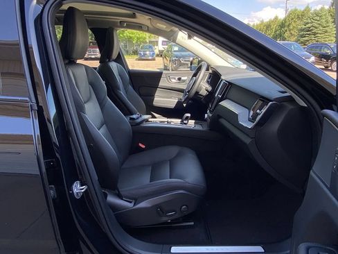 Used 2025 Volvo XC60 B5 Plus AWD/4WD image 11