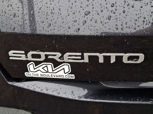 Certified 2025 Kia Sorento S image 31