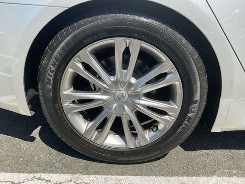 Used 2012 Hyundai Genesis 4.6 RWD image 16