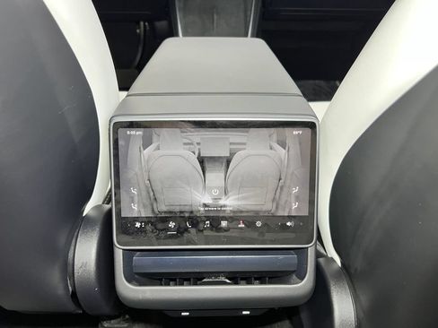 Used 2026 Tesla Model Y Long Range RWD image 23