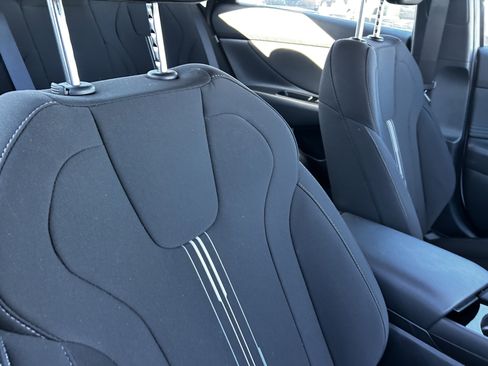 Used 2025 Hyundai Elantra SEL w/ Cargo Package image 13