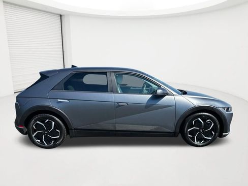 Certified 2022 Hyundai Ioniq 5 SEL w/ Cargo Package RWD image 4