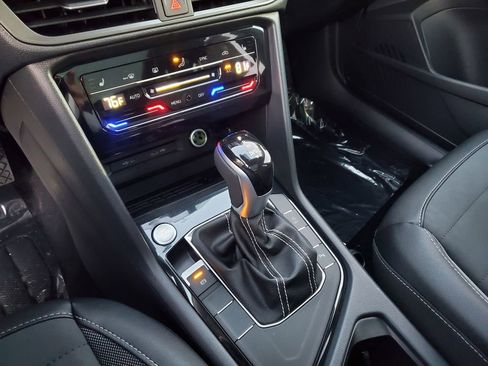 New 2026 Volkswagen Taos SE image 10