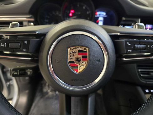 Used 2025 Porsche Macan AWD/4WD image 24