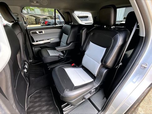 Used 2023 Ford Explorer XLT w/ Equipment Group 202A RWD image 21