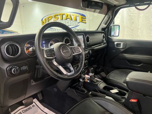 Used 2020 Jeep Gladiator Overland AWD/4WD image 21