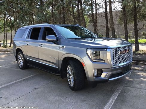 Used 2021 GMC Yukon XL Denali w/ Advanced Technology Package AWD/4WD image 4
