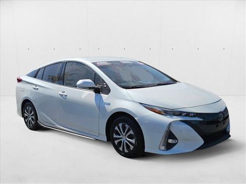 Used 2020 Toyota Prius Prime Limited image 3