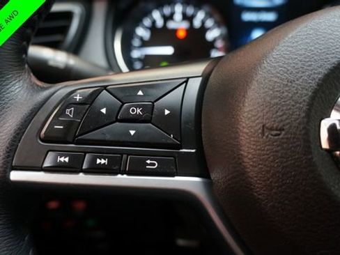 Used 2017 Nissan Rogue SV w/ SV Premium Package image 23