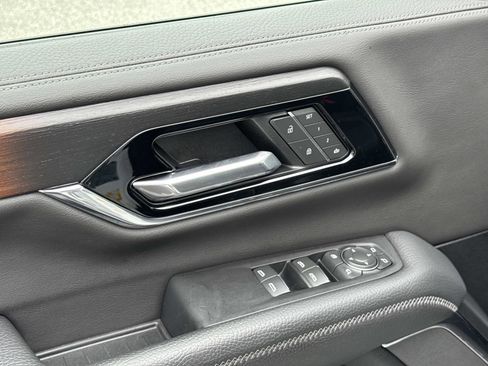 Used 2025 GMC Yukon Denali image 19