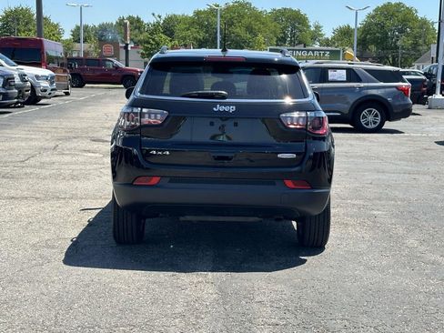 Used 2024 Jeep Compass Latitude AWD/4WD image 5