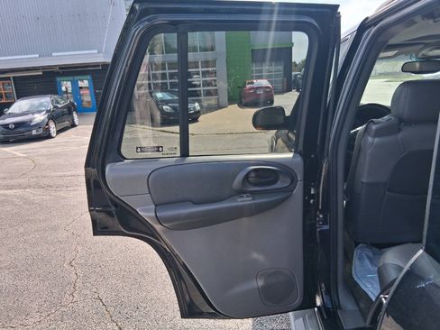 Used 2002 Chevrolet TrailBlazer LTZ AWD/4WD image 17