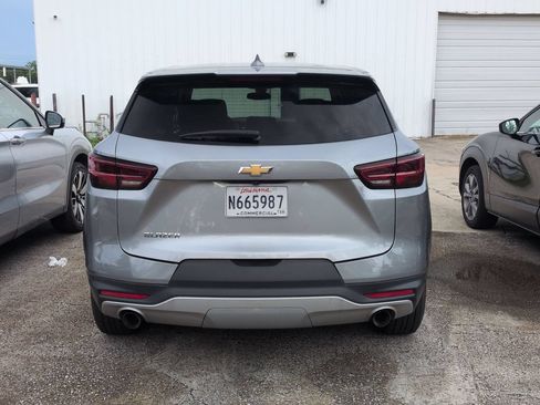 Used 2025 Chevrolet Blazer LT FWD image 2