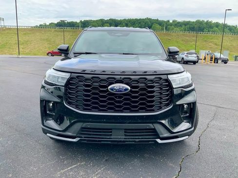 Used 2025 Ford Explorer ST-Line w/ ST-Line Street Pack AWD/4WD image 4