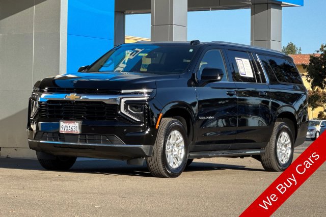 Used 2025 Chevrolet Suburban LS RWD image 11