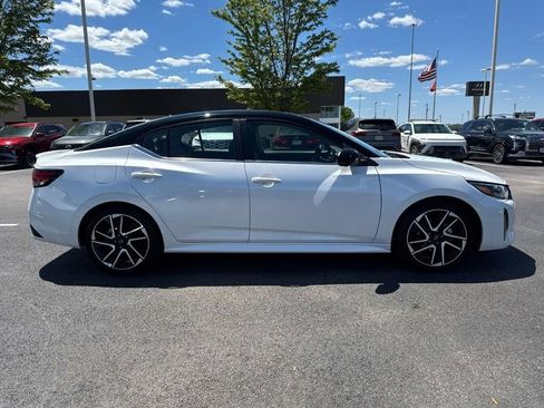Used 2025 Nissan Sentra SR w/ SR Premium Package FWD image 2