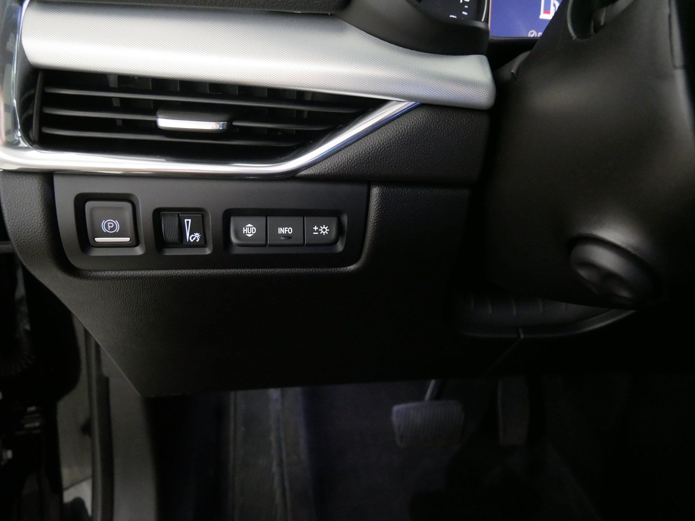 Certified 2019 Cadillac XT4 Premium Luxury w/ Technology Package AWD/4WD image 26