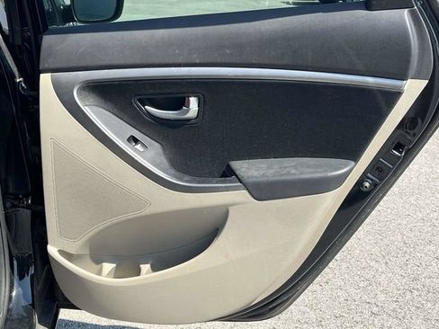 Used 2017 Hyundai Elantra GT FWD image 21