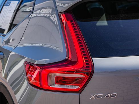 Used 2024 Volvo XC40 B5 Plus w/ Climate Package AWD/4WD image 11