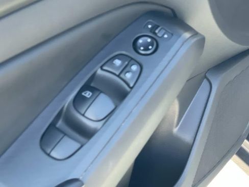 Used 2024 Nissan Altima 2.5 SV FWD image 16
