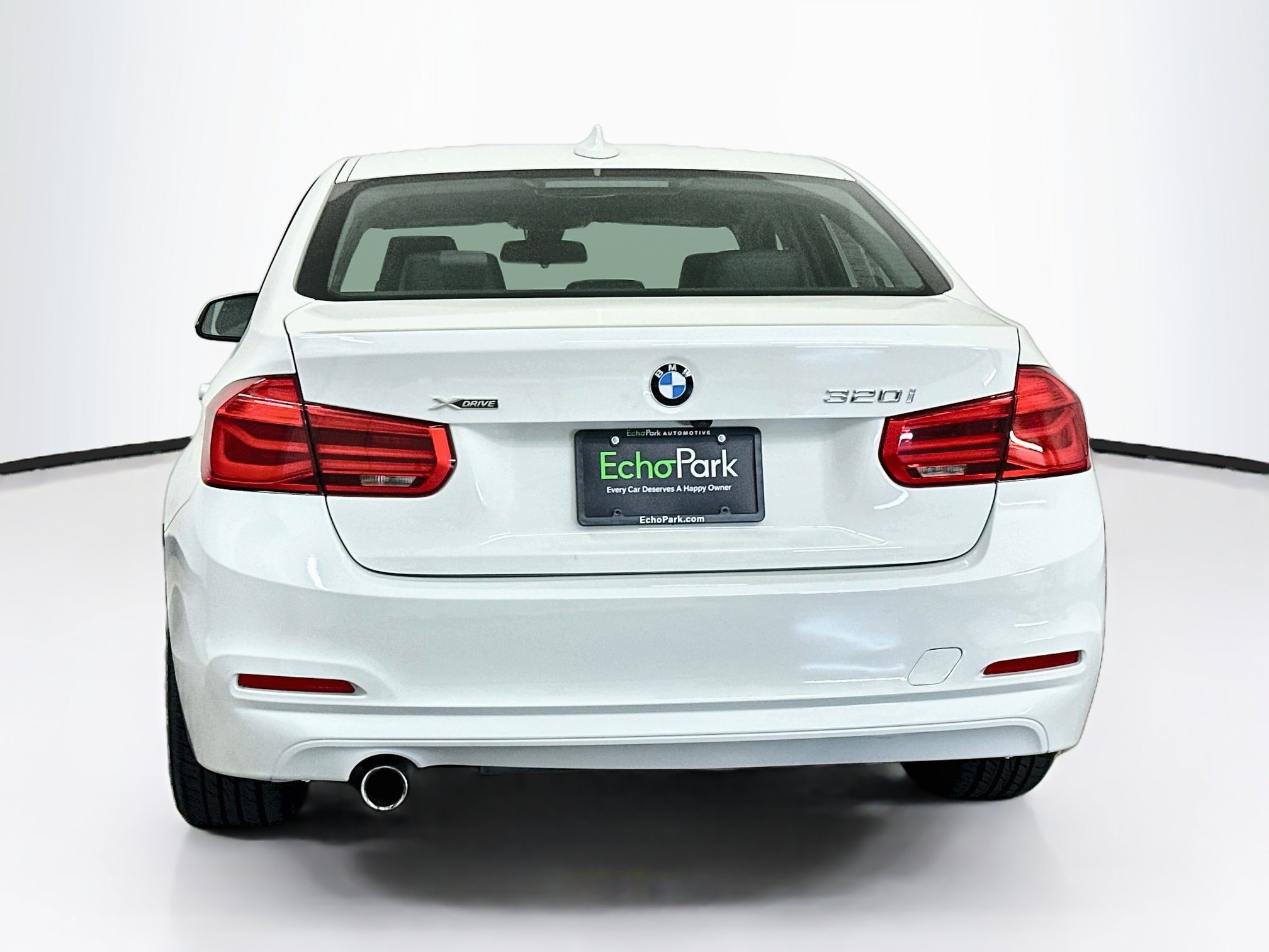 Used 2018 BMW 320i xDrive Sedan w/ Premium Package AWD/4WD image 7