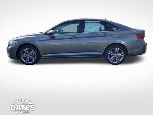 Used 2024 Volkswagen Jetta SE FWD image 6