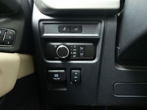 Used 2024 Ford Expedition XLT RWD image 13