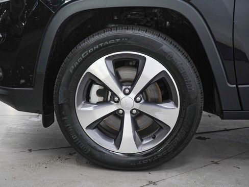Used 2022 Jeep Cherokee Limited AWD/4WD image 29
