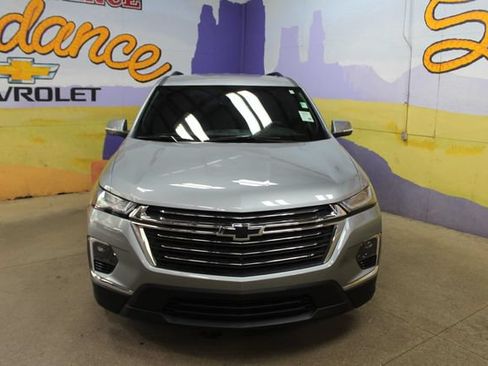 Used 2023 Chevrolet Traverse LT FWD image 3