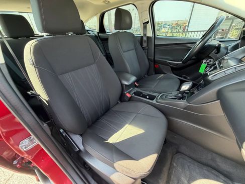 Used 2017 Ford Focus SEL w/ Cold Weather Package FWD image 12