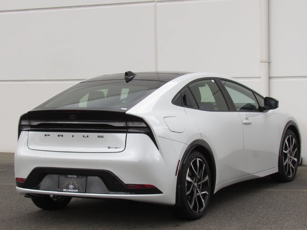 Certified 2026 Toyota Prius Plug-In Hybrid FWD image 6