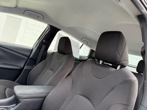 Used 2022 Toyota Prius LE image 18