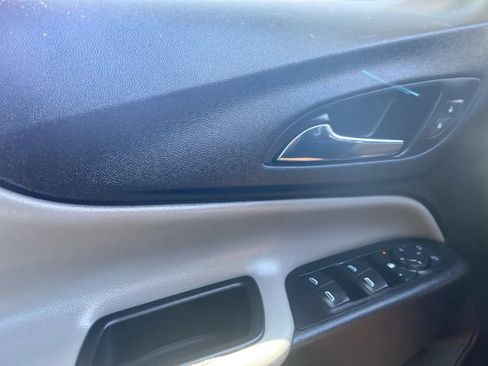 Used 2020 Chevrolet Equinox LS w/ LS Convenience Package FWD image 17