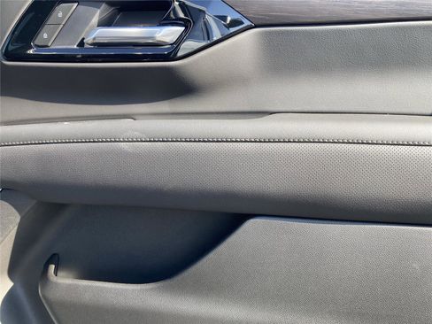 New 2026 Chevrolet Suburban Premier image 31