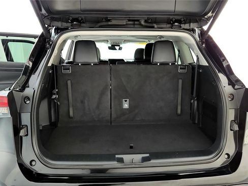Used 2024 Toyota Highlander XLE image 20