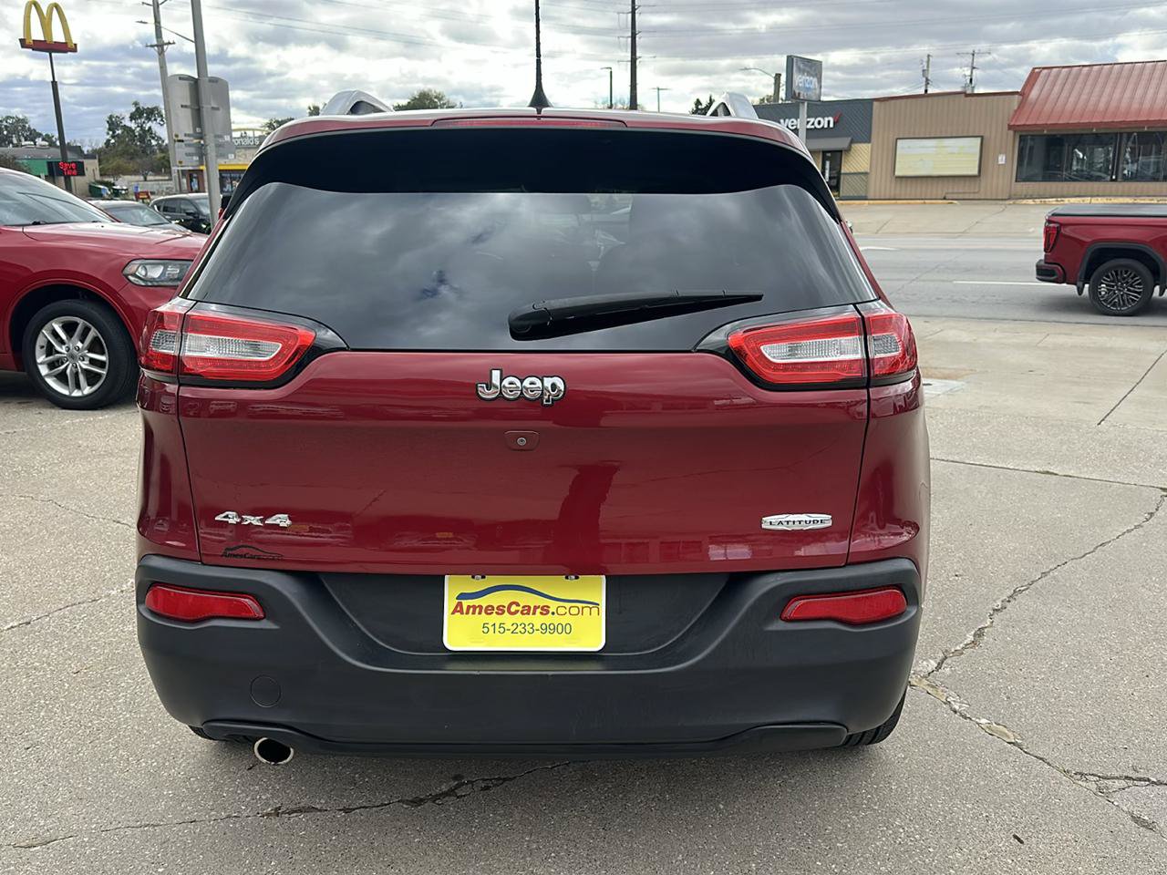 Used 2017 Jeep Cherokee Latitude w/ Cold Weather Group AWD/4WD image 4