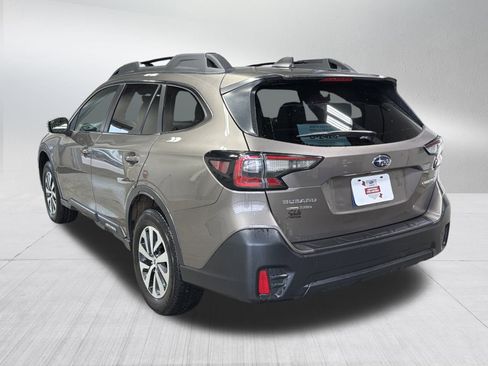Used 2021 Subaru Outback Premium image 5