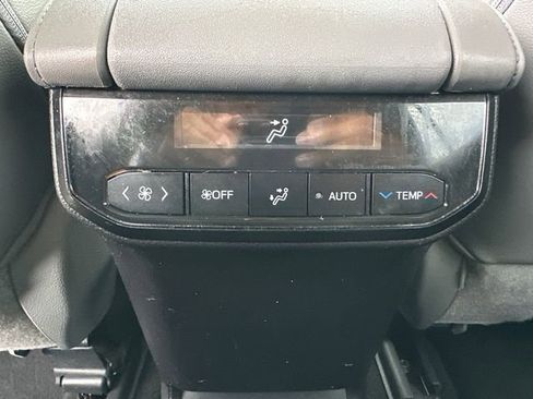 Used 2023 Toyota Highlander XLE image 19