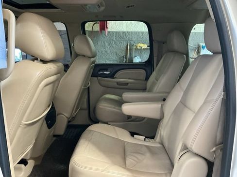Used 2011 GMC Yukon XL Denali AWD/4WD image 22