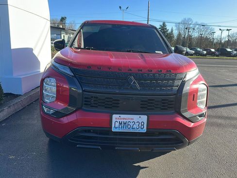 Used 2024 Mitsubishi Outlander SE Black Edition image 5