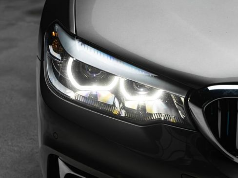 Used 2018 BMW 530e RWD image 5