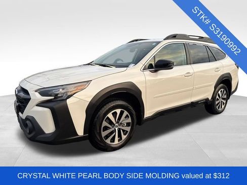 Used 2025 Subaru Outback Premium image 3