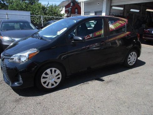 Used 2015 Toyota Yaris L image 4