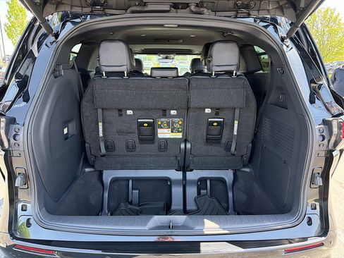 Used 2025 Toyota Sienna Platinum AWD/4WD image 8