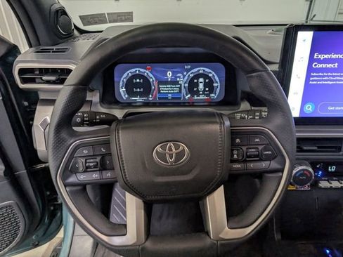 Used 2025 Toyota 4Runner TRD Off-Road Premium AWD/4WD image 17