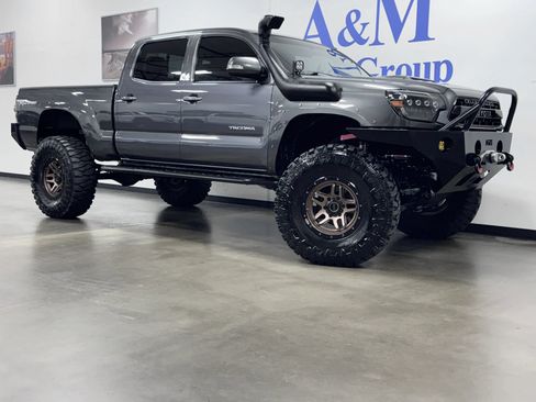 Used 2014 Toyota Tacoma 4x4 Double Cab w/ TRD Sport Package image 2