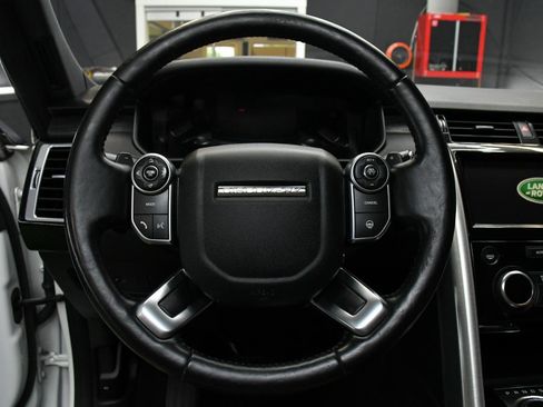 Used 2018 Land Rover Discovery HSE AWD/4WD image 20