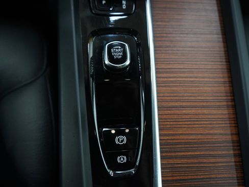 Used 2025 Volvo V60 B5 Cross Country Plus AWD/4WD image 24