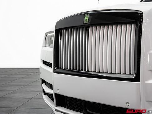 Used 2020 Rolls-Royce Cullinan Black Badge image 11